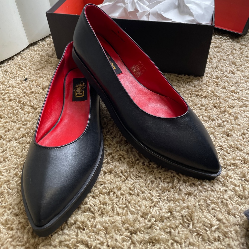 Kat Von D Roxy Flats size 9 in signed box